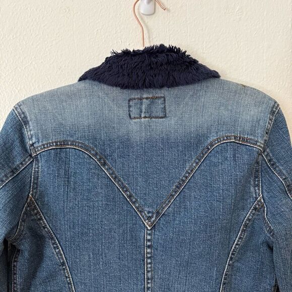 Brand New Levi's Women's Size Small Fauc Fur Collared Denim Trucker Jacket - Picture 5 of 11